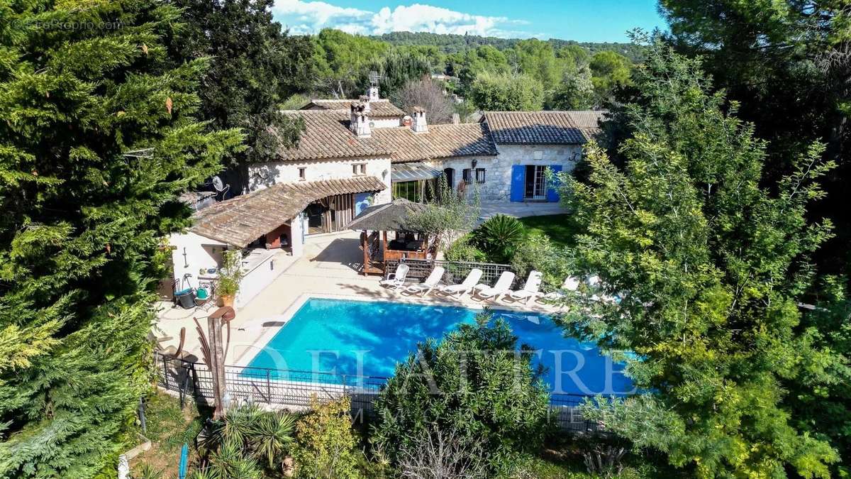 Maison à ROQUEFORT-LES-PINS