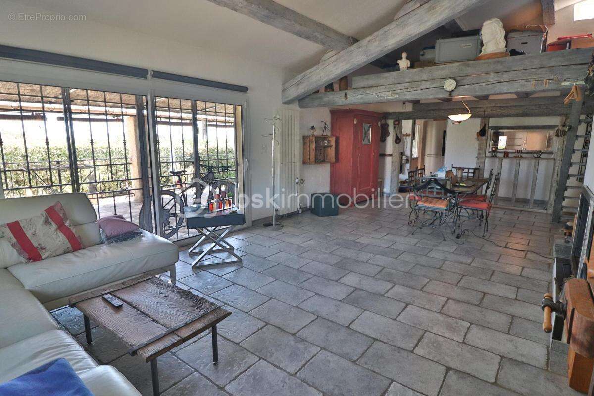 Maison plain-pied de 106m² sur 780m² de terrain avec 3 chambres, garage et piscine - photo 19