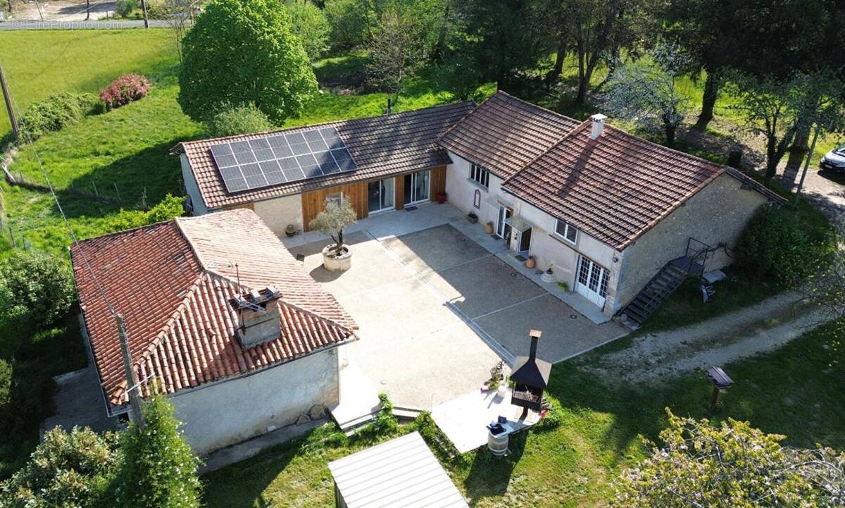 Maison à MONTREM
