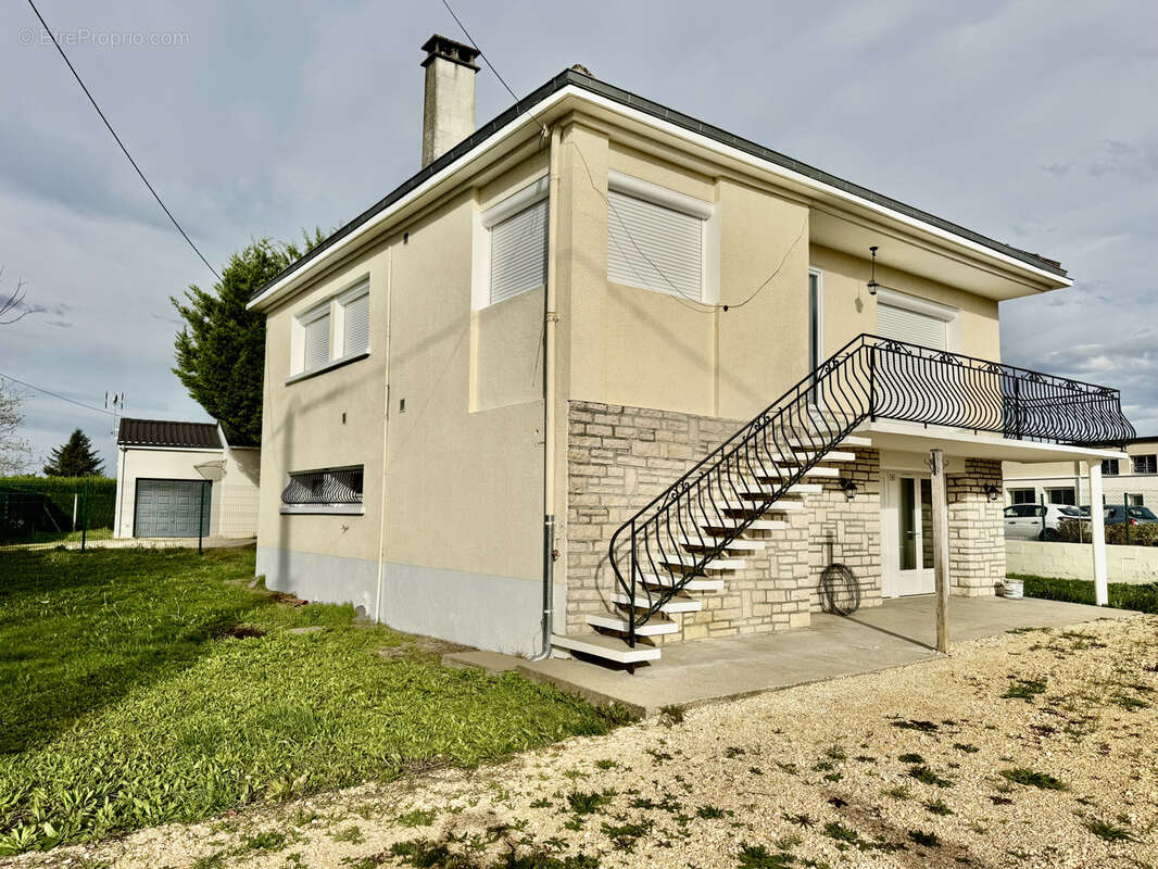 Maison à CHAMPCEVINEL