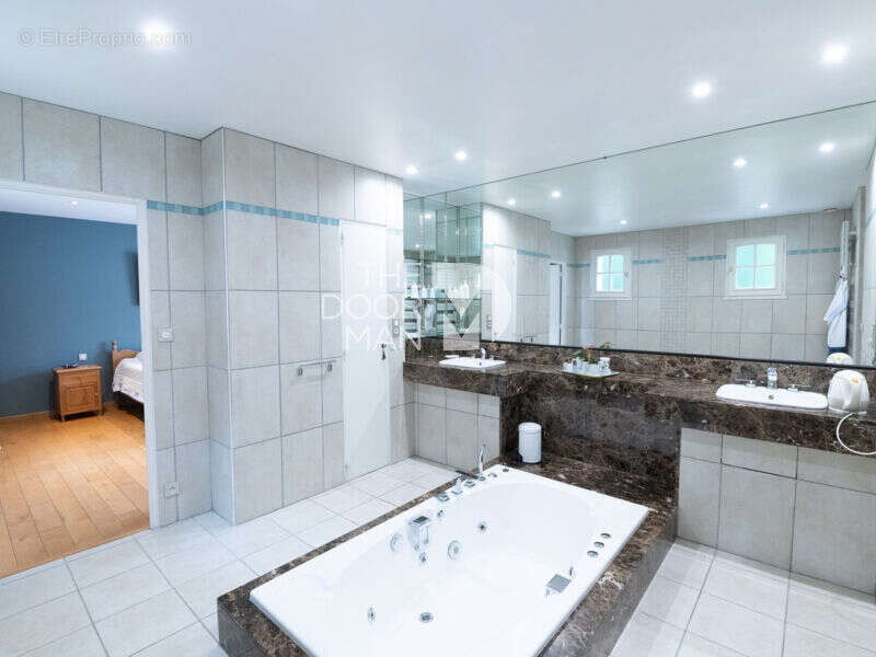 Maison à COSSE-LE-VIVIEN