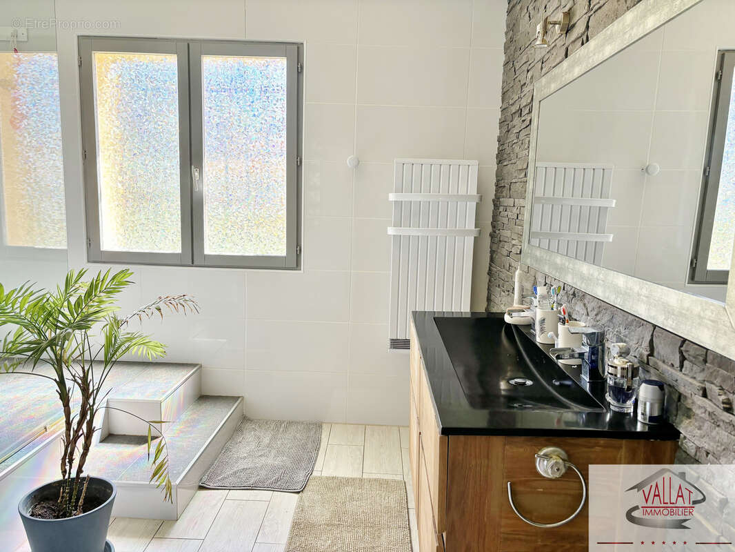 Villa plain-pied avec piscine dans environnement campagne à vendre à Agde ! - photo 11