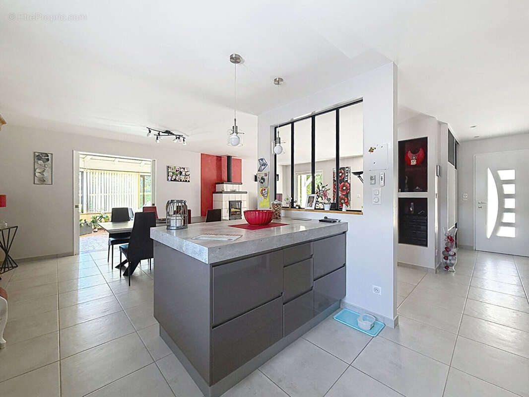 Belle maison de caractères de 134m2 avec piscine, sous sol, atelier sur un terrain de 2085m2 - photo 8