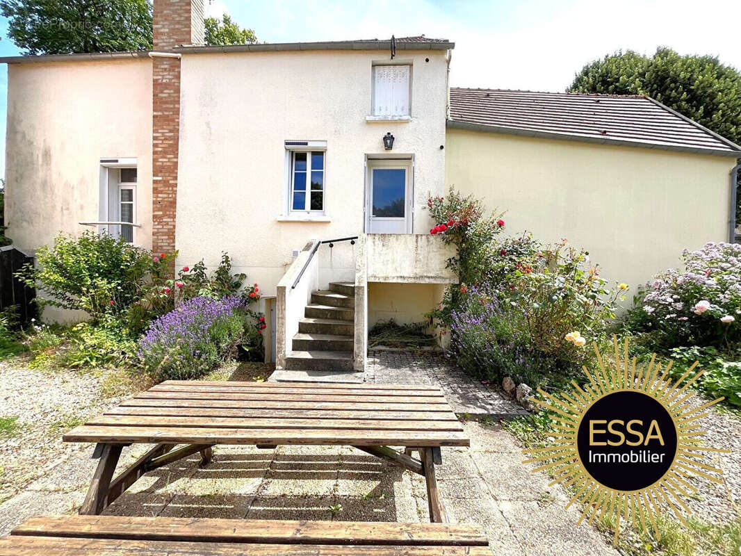 Maison à CRESPIERES