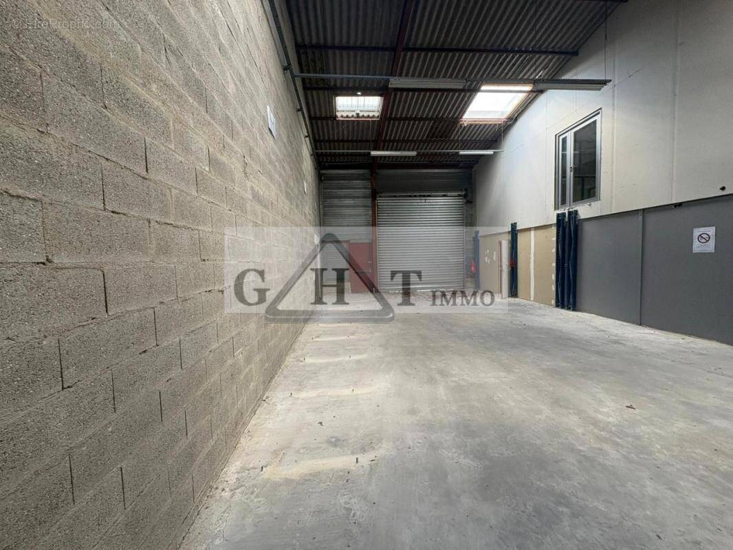 Commerce à VAUX-LE-PENIL