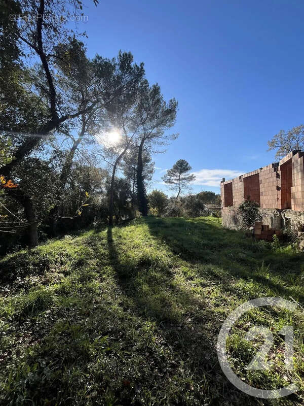 Terrain à ROQUEFORT-LES-PINS