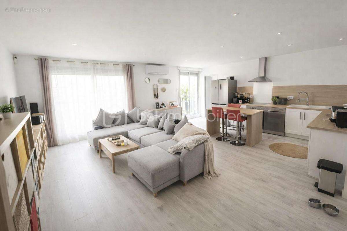 NÎMES – Proche  du Palais des Congrès de Nîmes – Appartement 4 pièces de 93 m² avec balcon , parking et caves - photo 2