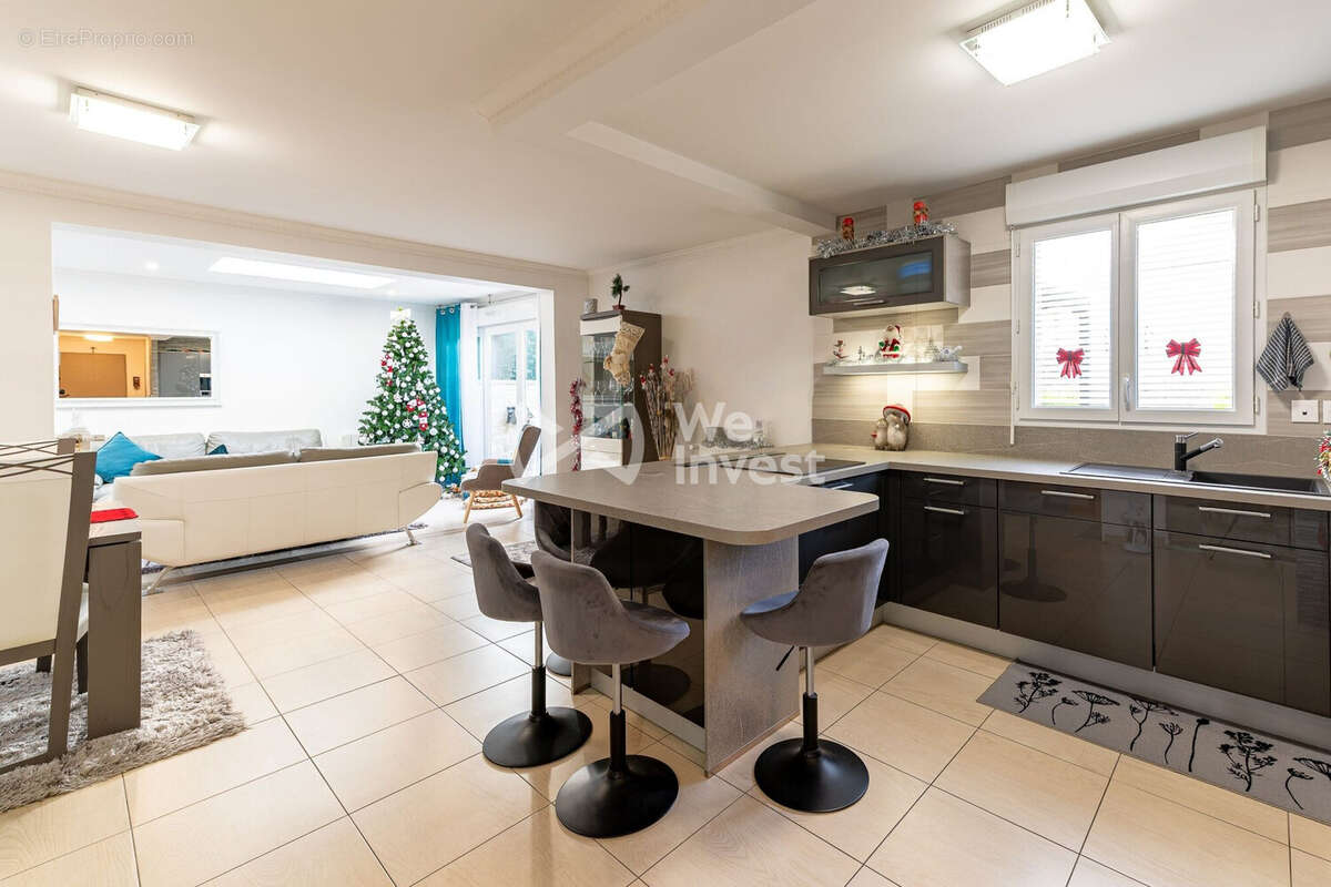 Maison à MONTEVRAIN