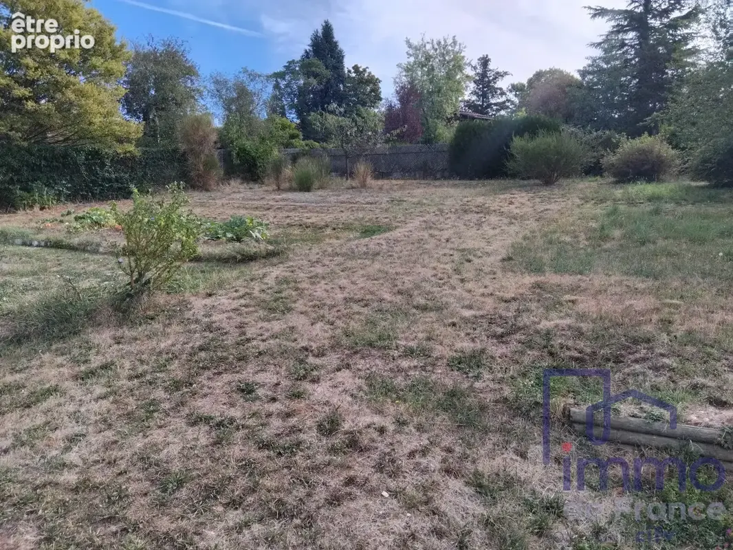 Terrain 899 m² à Saint-Galmier  - photo 2