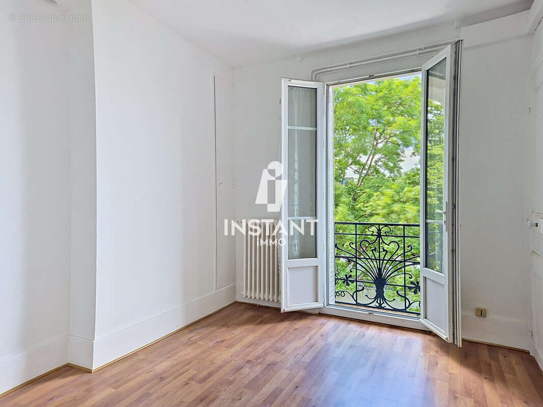 Chambre 1 - Appartement à ALFORTVILLE
