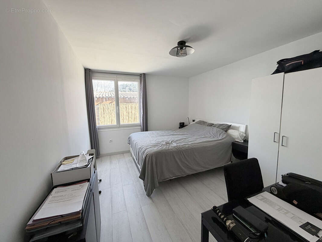 Maison à SAINT-MITRE-LES-REMPARTS