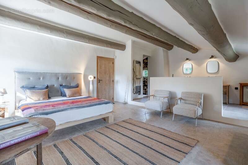 Maison à SAINT-SATURNIN-LES-APT