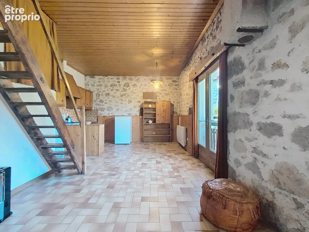 Entre Annecy et Aix-les-Bains,  maison familiale avec jardin, dépendances et beau potentiel - photo 10