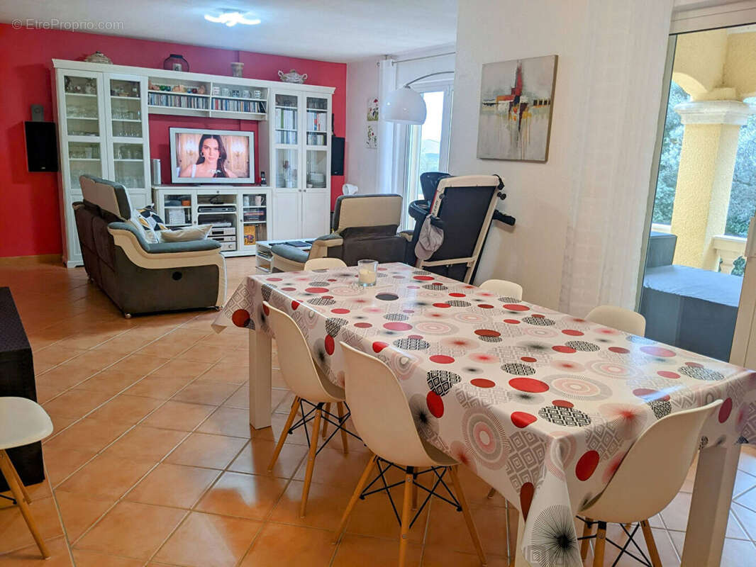 AUPS, superbe villa sur 2510 m 2 de terrain au calme. - photo 12