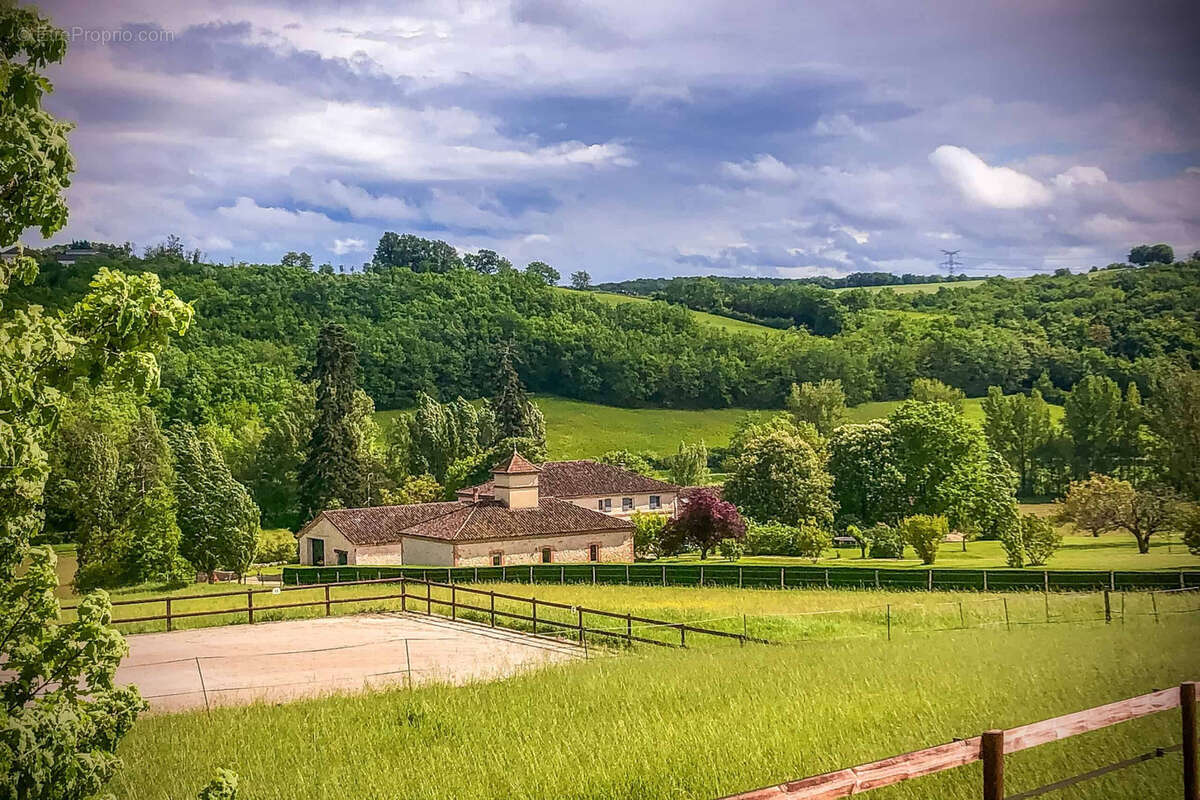 Domaine rural avec installations équestres et lac - photo 11