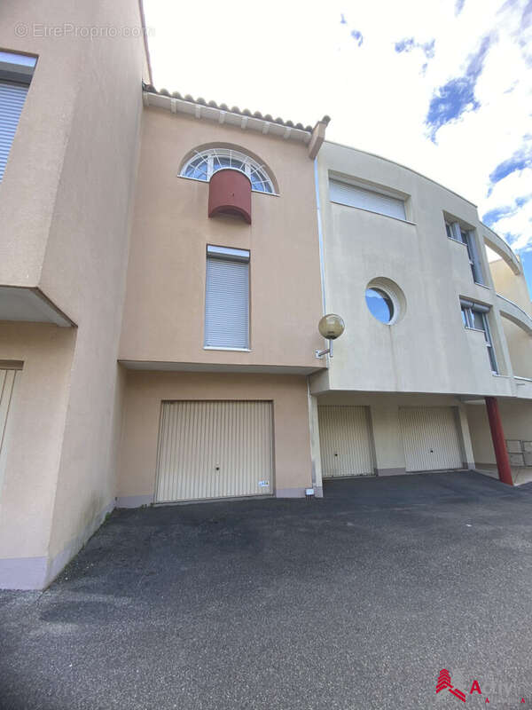 GARAGE - Appartement à VILLENEUVE-LES-AVIGNON