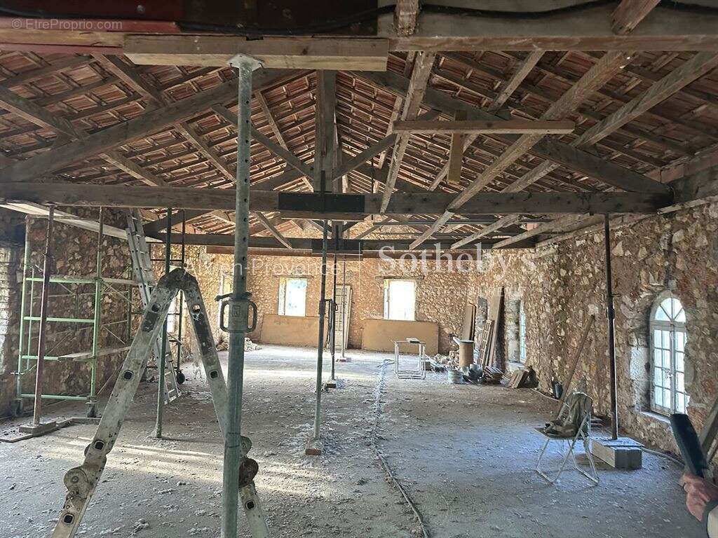 Maison à VENTABREN