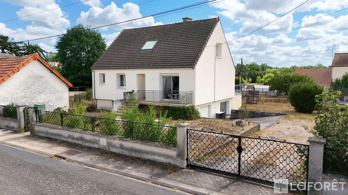 Maison Neuilly Le Real - photo 10
