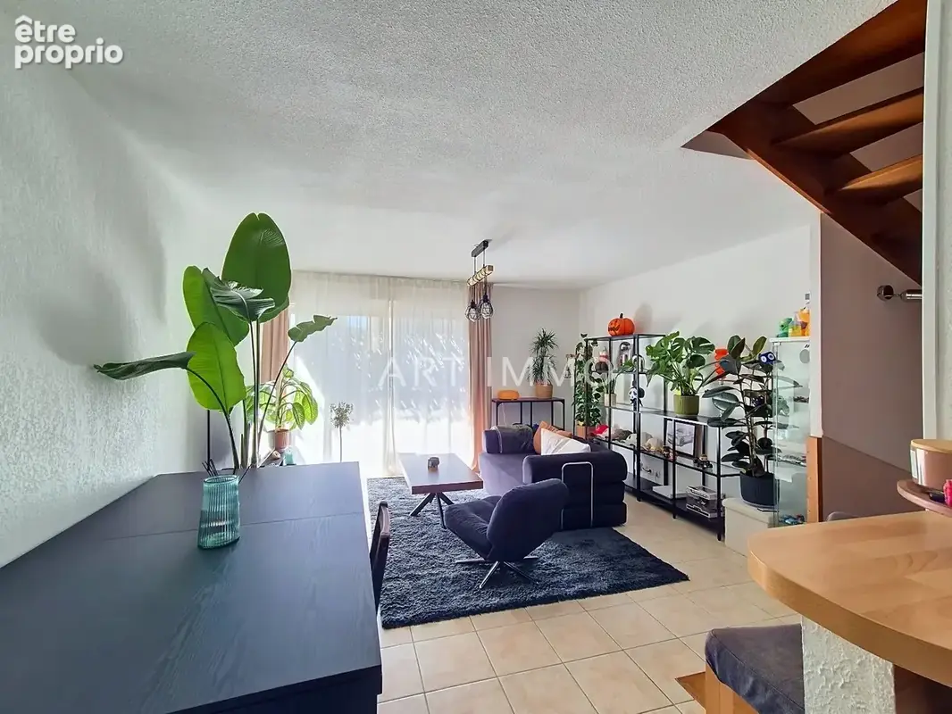 Maison a vendre avec bail en cours aux vigneres - photo 3
