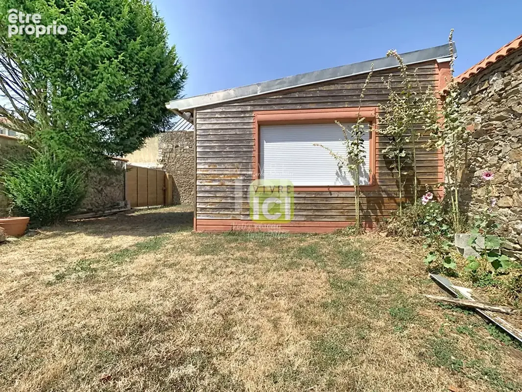 Maison à fort potentiel , atelier 60 m² , jardin ,combles aménageables - photo 3