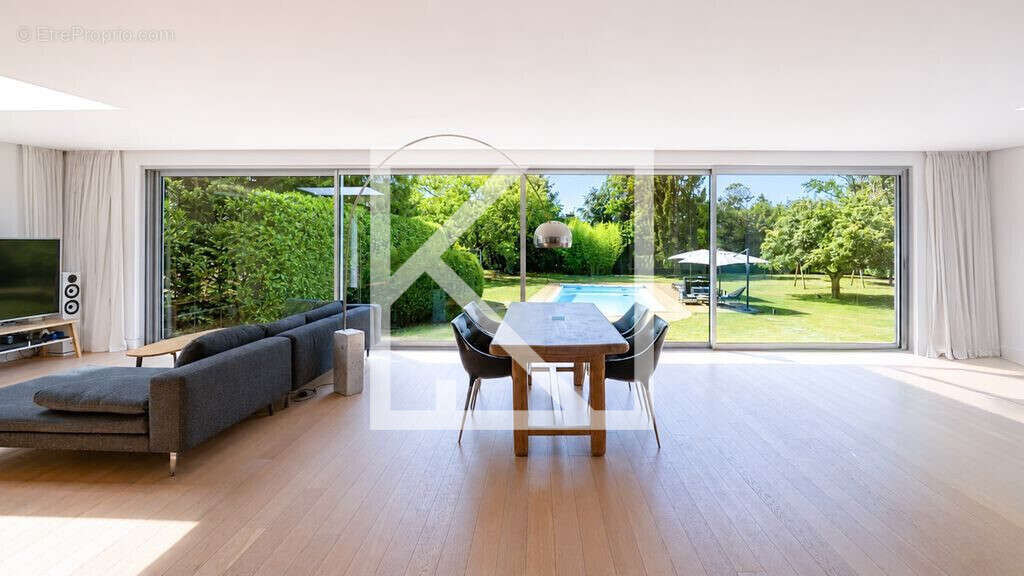 Maison 232 m² à Coulaines  - photo 3