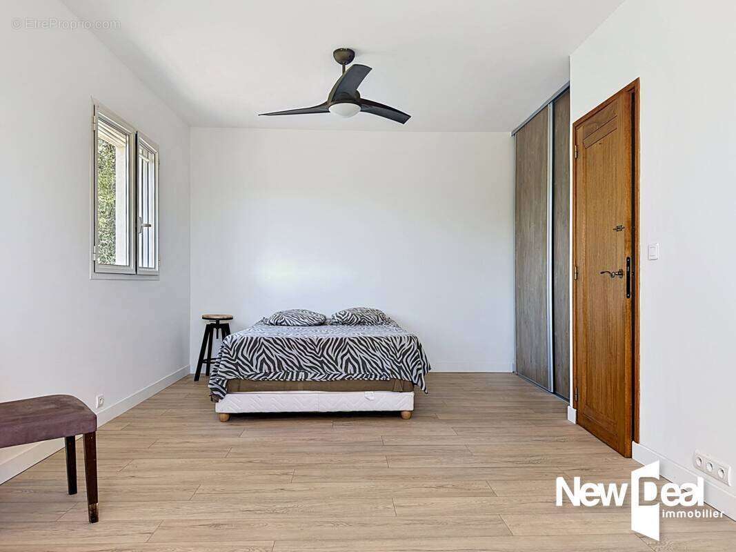 MONTAUROUX Vue imprenable pour cette villa contemporaine  d’environ 225 m² - photo 12