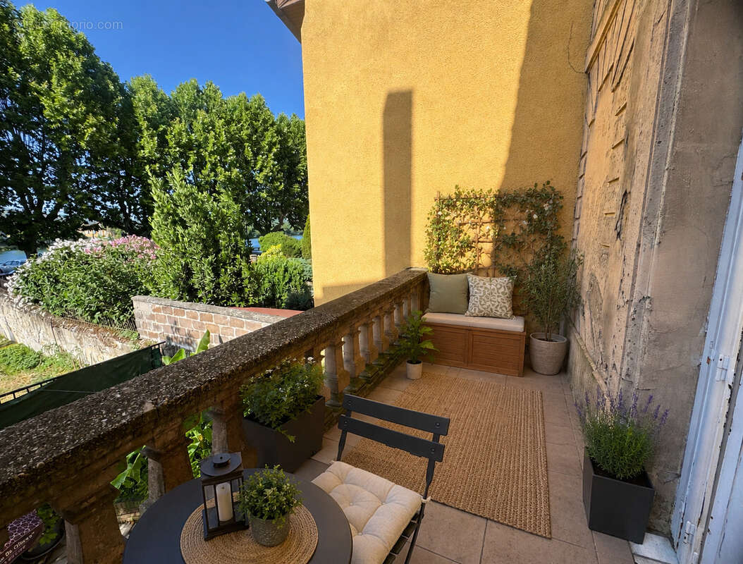 Appartement à LES ROCHES-DE-CONDRIEU