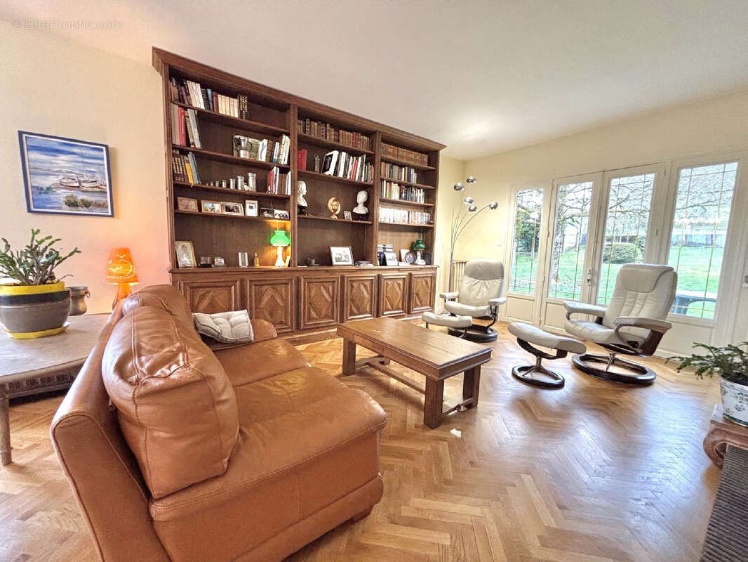 Maison à LE PALAIS-SUR-VIENNE