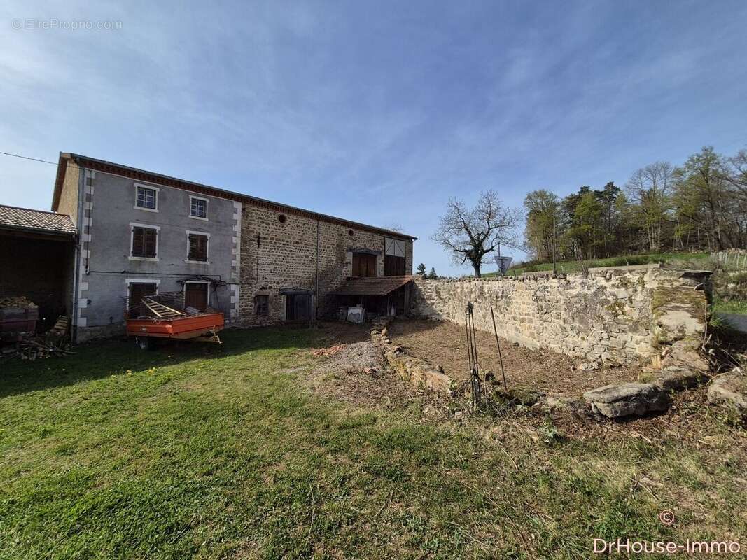 Maison 130 m² à Ceilloux  - photo 10