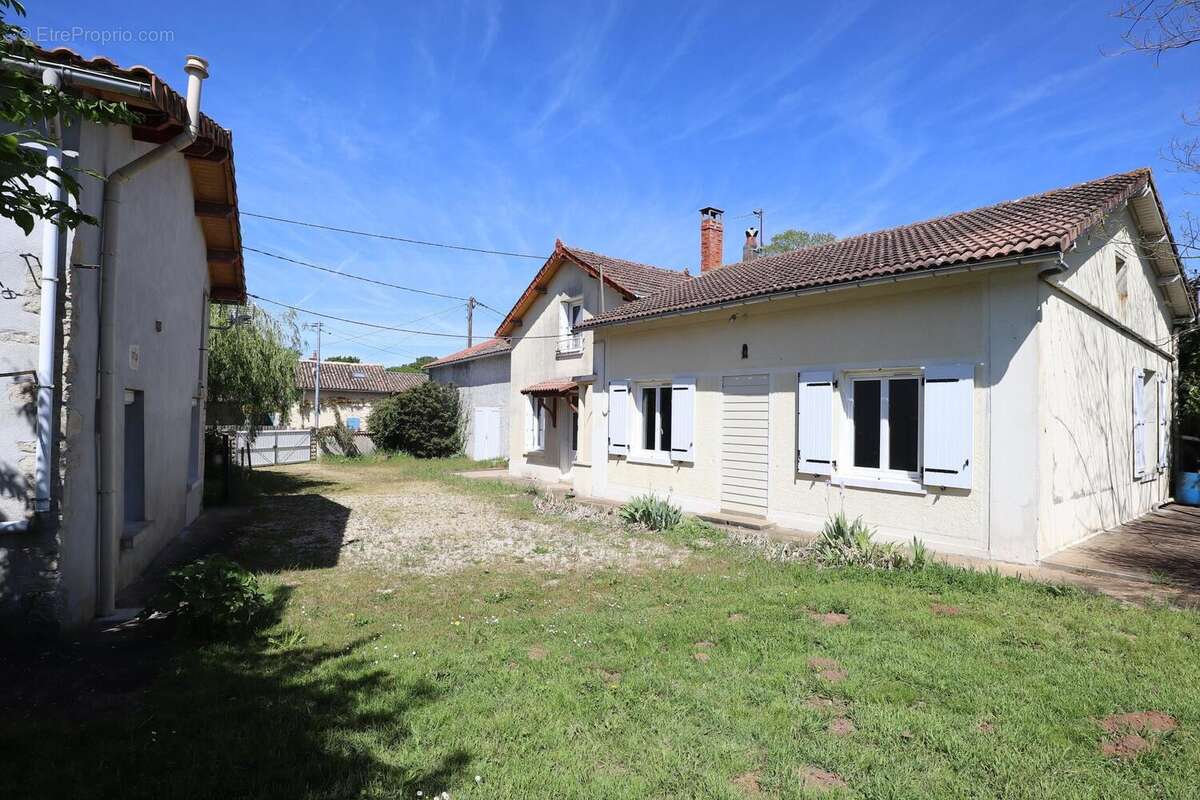 Maison 195 m² à Maire-Levescault  - photo 3