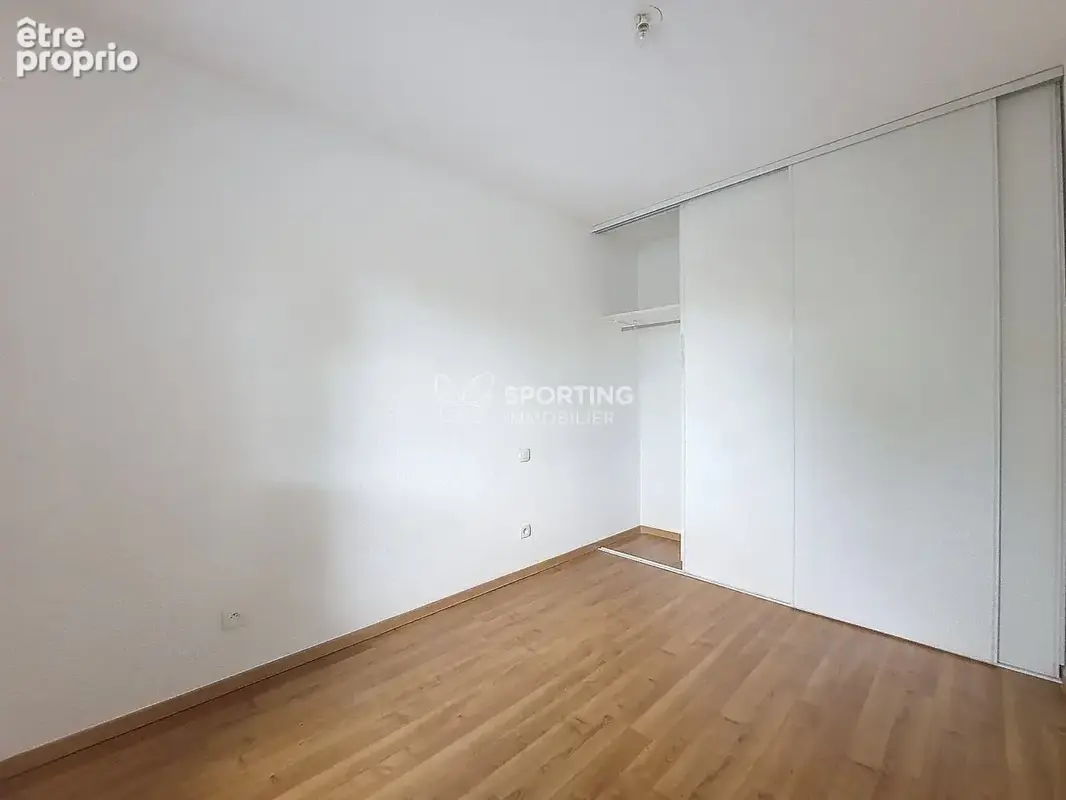 Investissement locatif idéal : T2 moderne avec terrasse et parking à Miramont de Guyenne - photo 4