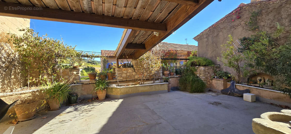 Maison à MONTPEYROUX