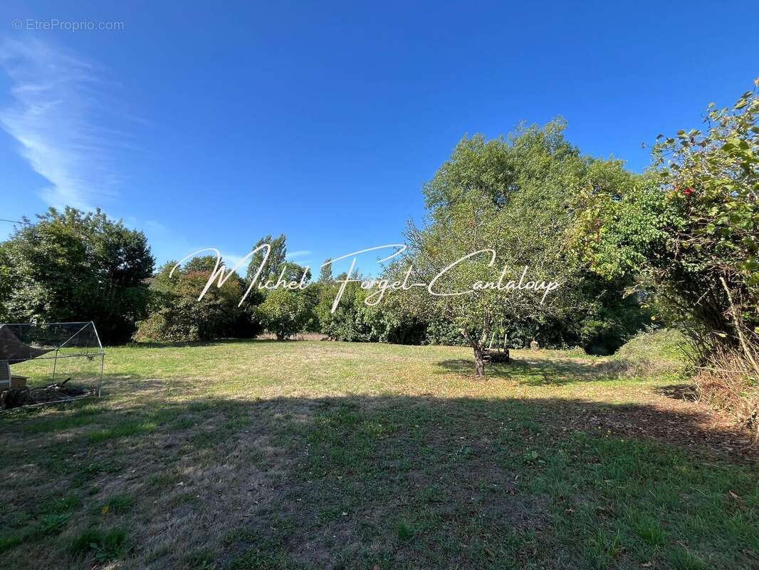 Maison 245 m² à Guitres  - photo 2