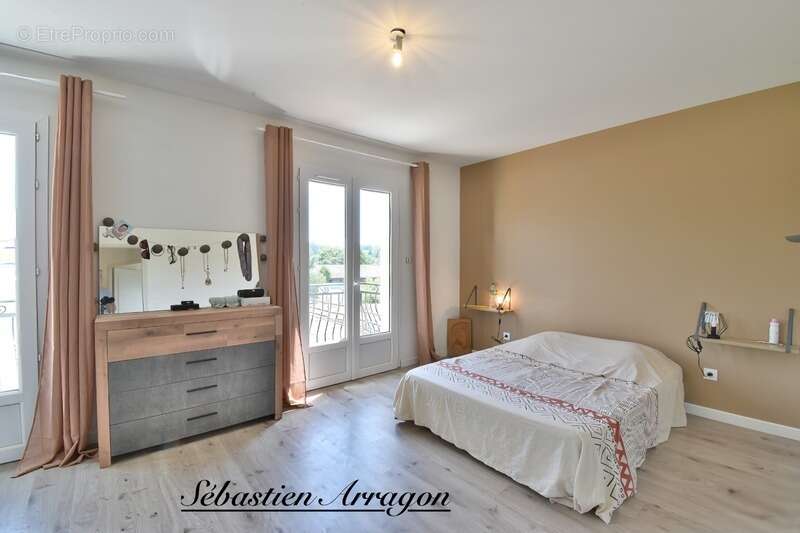 Villa contemporaine 250 m² – 5 chambres – 3 hectares – piscine 18 m – Villeneuve-sur-Lot (47) - photo 13