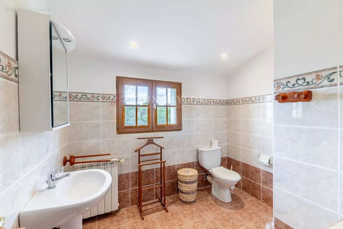 Maison à SAINT-SATURNIN-LES-APT