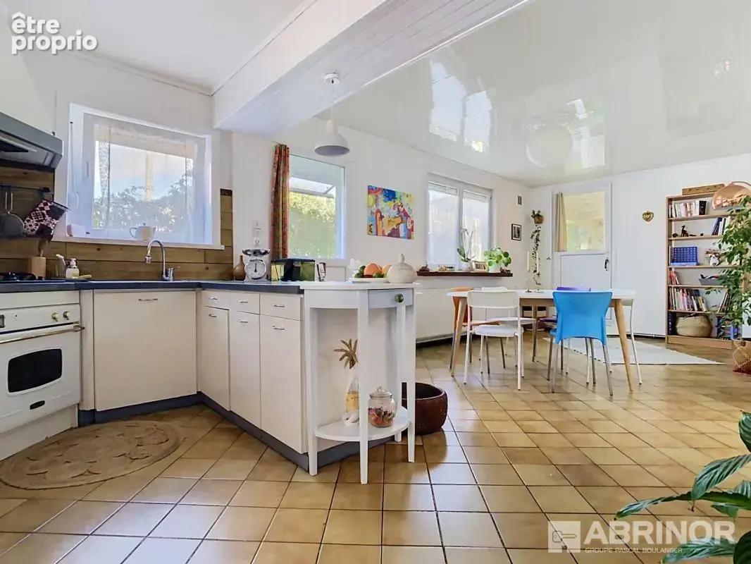 Maison semi-individuelle, 3 chambres, jardin de ville, dependance - photo 4