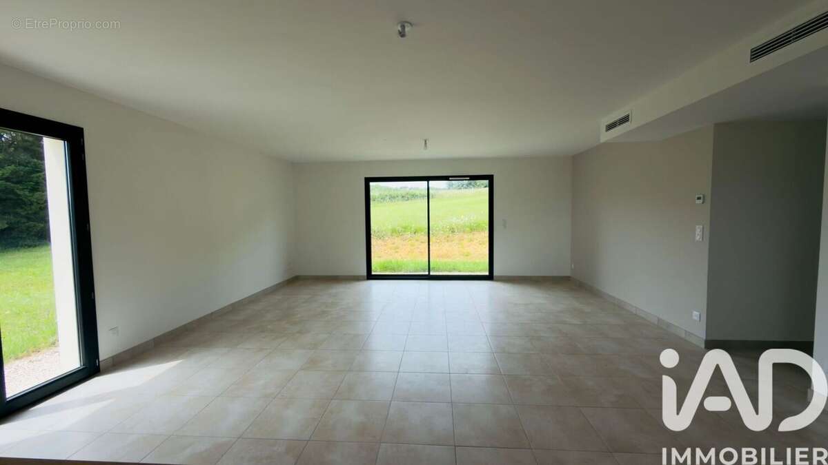 Maison 110 m² à Issac  - photo 3