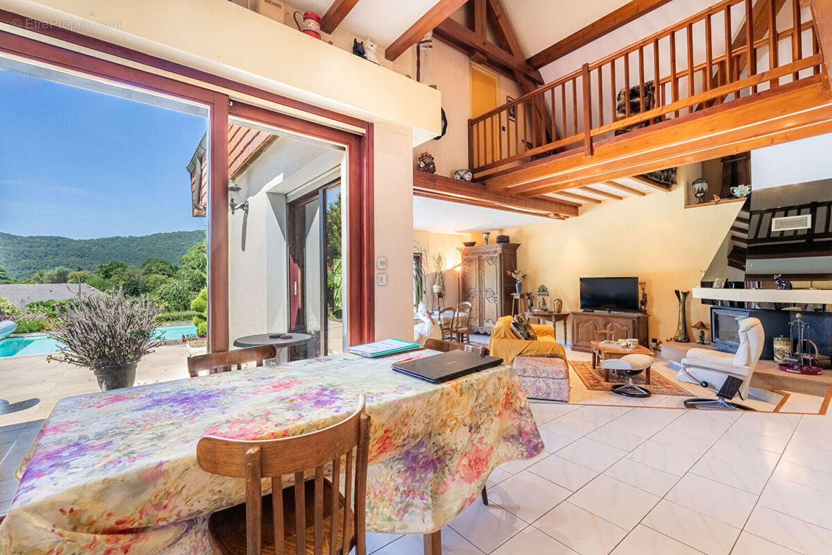 Grésy-sur-Aix - Villa familiale avec piscine sur terrain de 2 390 m² - photo 11