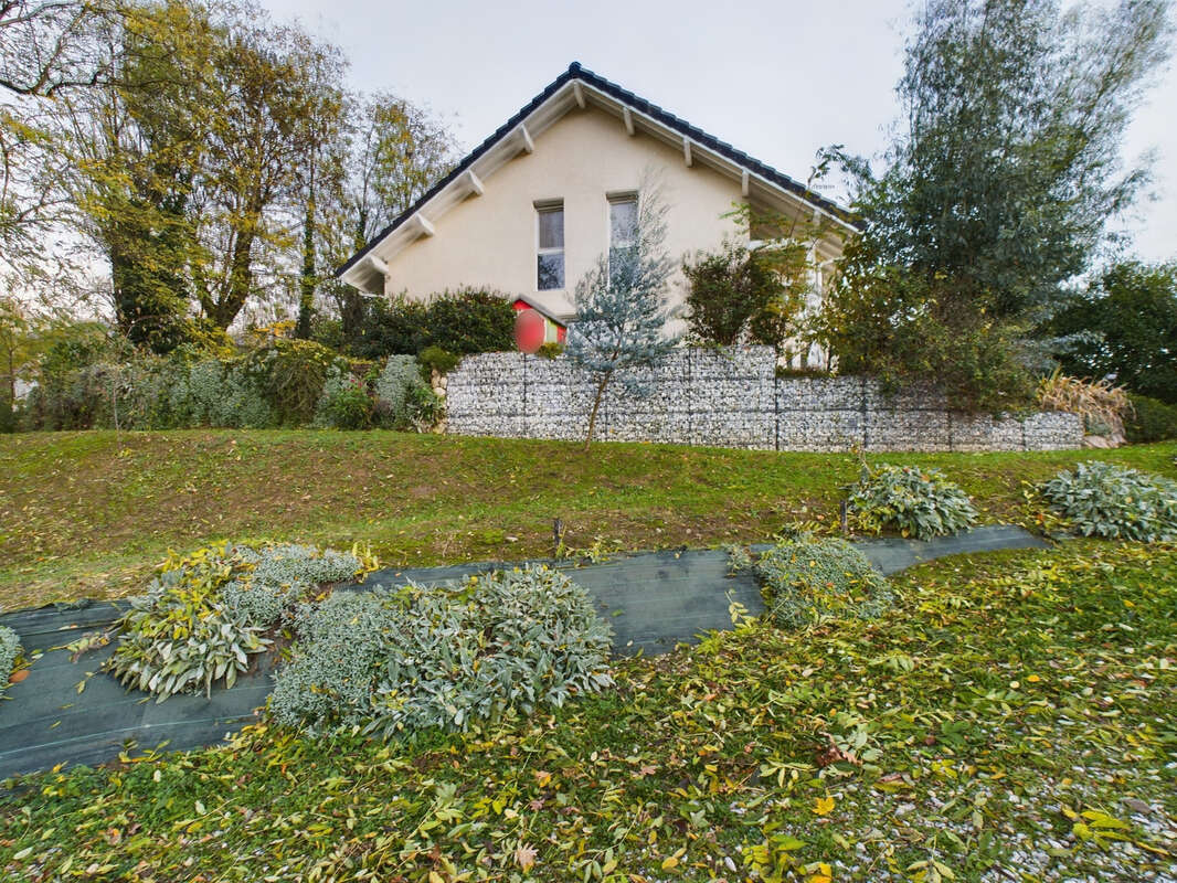 Maison à VIVIERS-DU-LAC