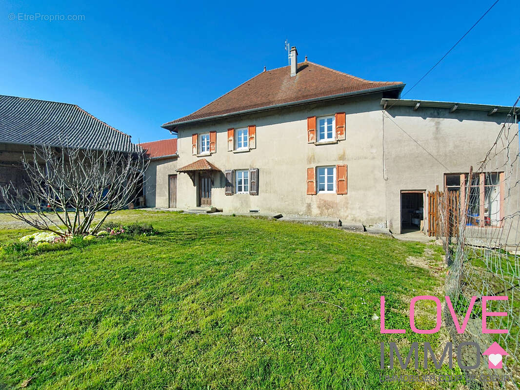 Maison à SAINT-DIDIER-DE-LA-TOUR