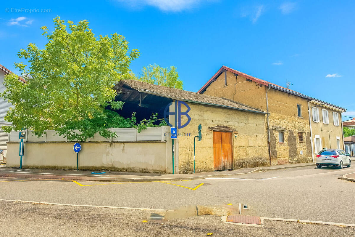 Terrain à LA TOUR-DU-PIN