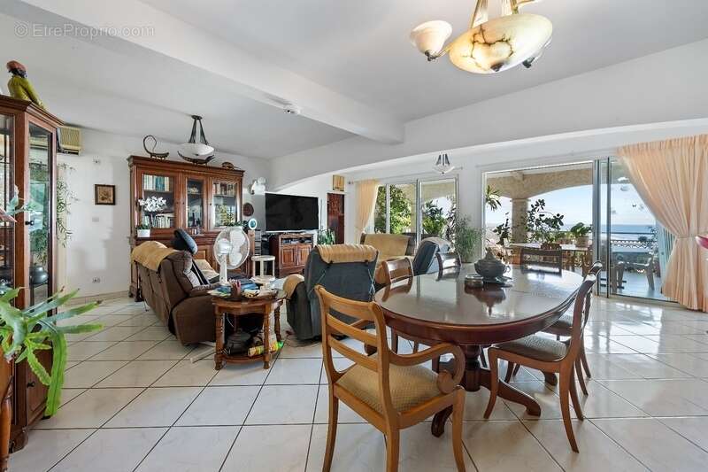 À vendre – villa d’exception avec vue panoramique sur mer et port – saint-gilles les bains - photo 9
