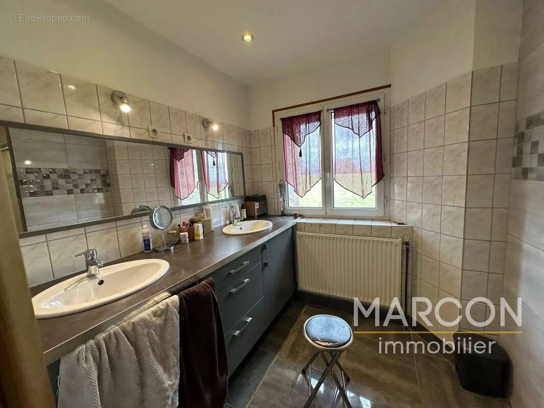 Maison à SAINT-AGNANT-DE-VERSILLAT