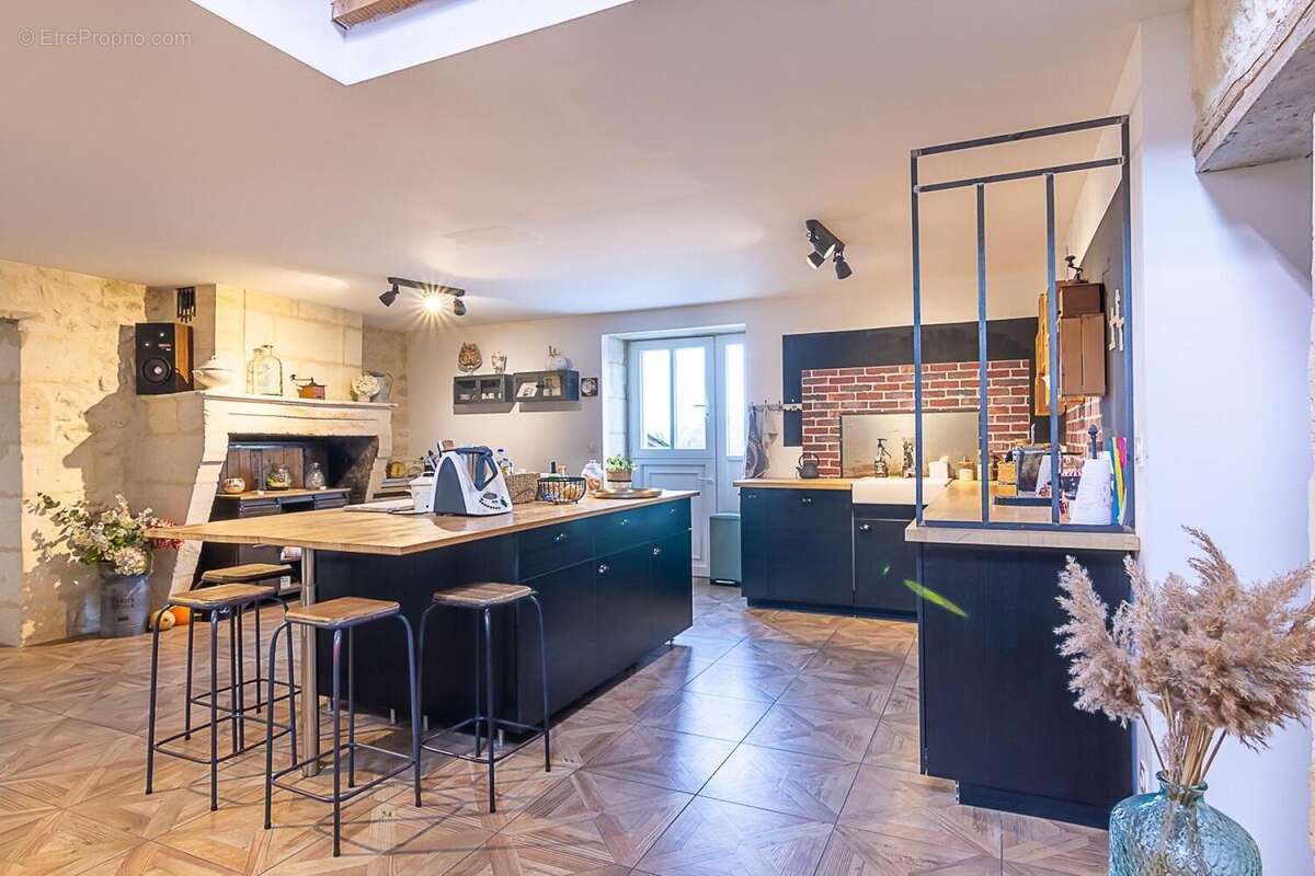 Maison 217 m² à Saint-Andre-De-Cubzac  - photo 6