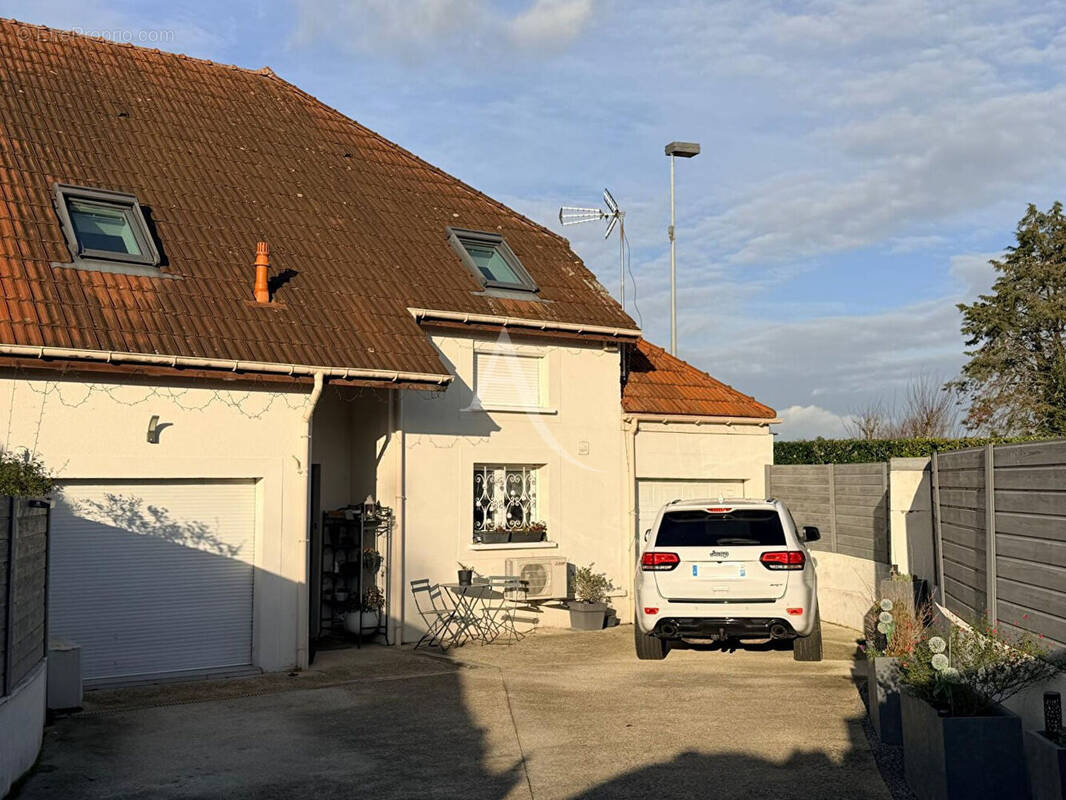 Maison à CHEVRY-COSSIGNY