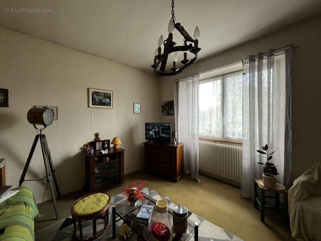 Appartement à FRASNE