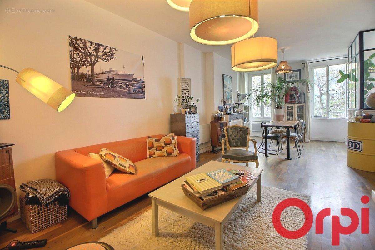 Appartement à MARSEILLE-1E