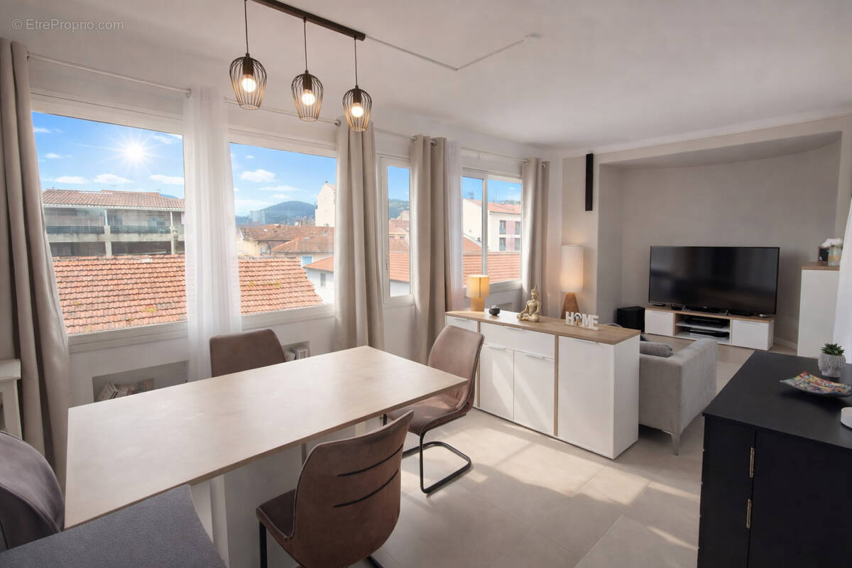 Appartement à VALLAURIS