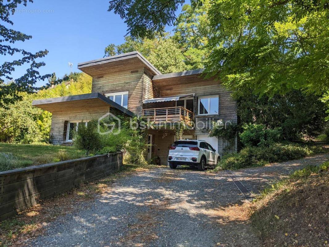 Maison à VILLAINES-LES-ROCHERS