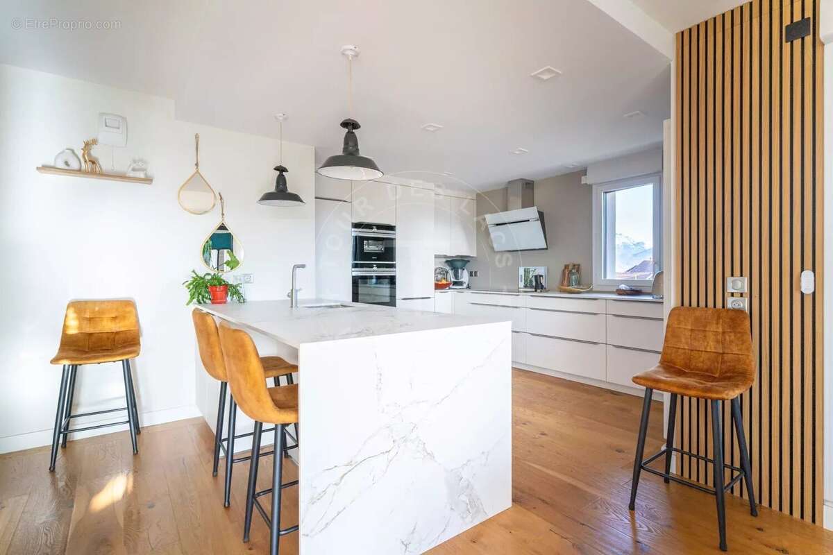 Appartement à POISY